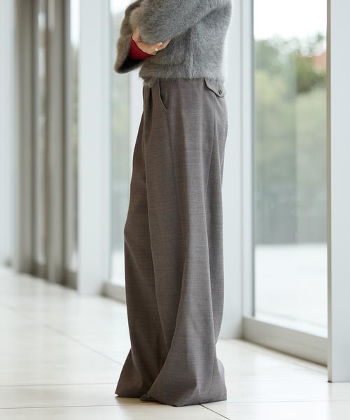 IENA LA BOUCLE（イエナラブークル）の「IENA LA BOUCLE サイロウーステッドツイルタックパンツ（スラックス・レディース・ライトグレー/キャメル・34/36/38/40）」の3枚目の写真