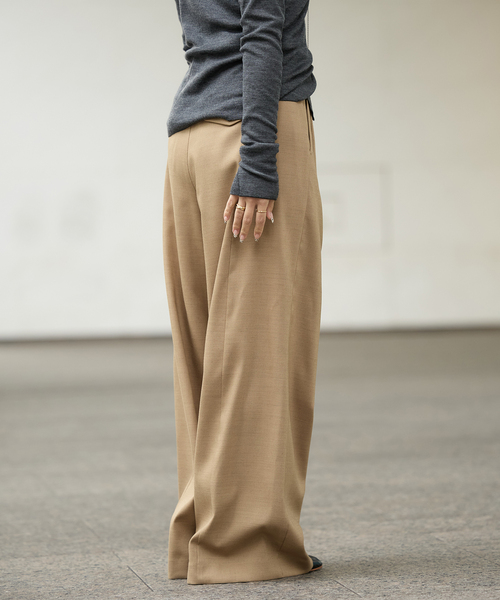 IENA LA BOUCLE（イエナラブークル）の「IENA LA BOUCLE サイロウーステッドツイルタックパンツ（スラックス・レディース・ライトグレー/キャメル・34/36/38/40）」の11枚目の写真