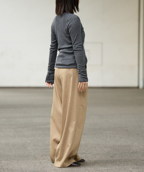 IENA LA BOUCLE（イエナラブークル）の「IENA LA BOUCLE サイロウーステッドツイルタックパンツ（スラックス・レディース・ライトグレー/キャメル・34/36/38/40）」の15枚目の写真