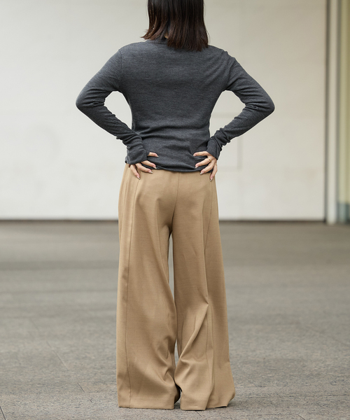 IENA LA BOUCLE（イエナラブークル）の「IENA LA BOUCLE サイロウーステッドツイルタックパンツ（スラックス・レディース・ライトグレー/キャメル・34/36/38/40）」の16枚目の写真