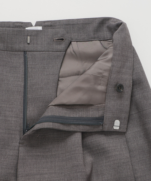 IENA LA BOUCLE（イエナラブークル）の「IENA LA BOUCLE サイロウーステッドツイルタックパンツ（スラックス・レディース・ライトグレー/キャメル・34/36/38/40）」の8枚目の写真