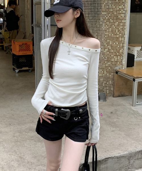 MEMECLE(メメクル)の「【MEMECLE/メメクル】ワンショルスタッズカットソー(Tシャツ/カットソー・レディース・ブラック/ホワイト・M/S)」の11枚目の写真