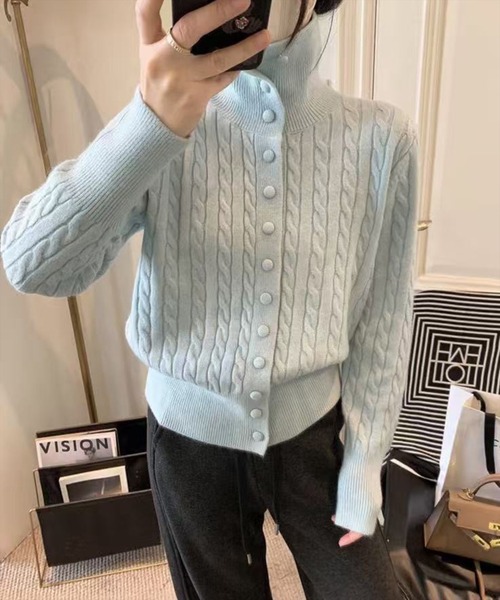 STAY MOTION（ステイモーション）の「【WEB限定】ハイネックフロントボタンニットトップス［韓国ファッション カジュアル］（ニット/セーター・レディース・アイボリー/サックスブルー/グレー・F）」の3枚目の写真