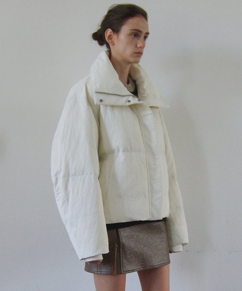 EN OR(エンオール)の「HIGH NECK PUFFER JACKET - IVORY(ダウンジャケット/コート・レディース・その他・FREE)」の2枚目の写真