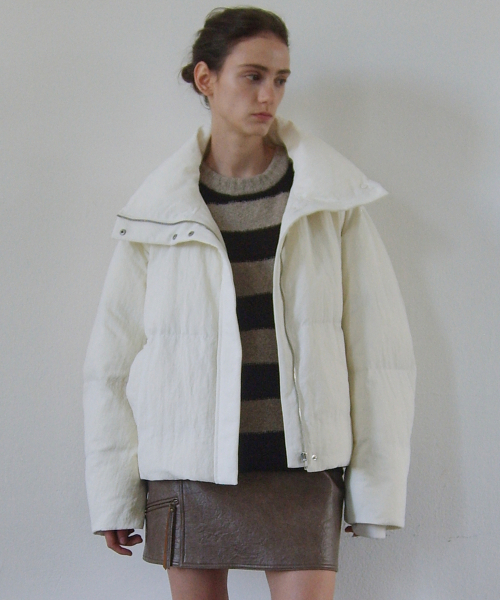 EN OR(エンオール)の「HIGH NECK PUFFER JACKET - IVORY(ダウンジャケット/コート・レディース・その他・FREE)」の3枚目の写真