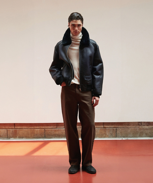VERDEMAR(ベルデマール)の「Minimal Shearling Bomber Jumper_Deep Navy(ムートンコート・メンズ・その他・SMALL/MEDIUM/LARGE)」の2枚目の写真