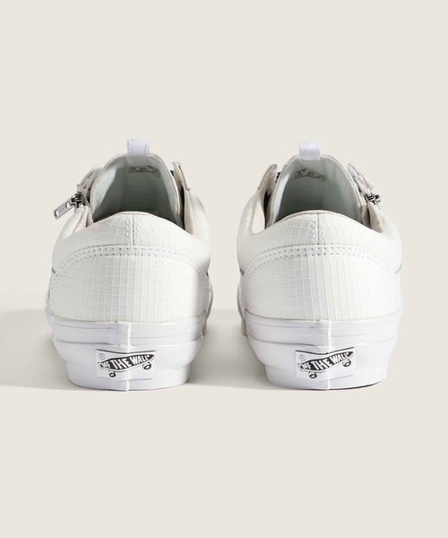 VANS(バンズ)の「PREMIUM オールドスクール 36 ジップ / LX Old Skool 36 Zip Aspen Ice VN000DAAEZY1(スニーカー・メンズ・ホワイト・10/9.5/9/8.5/8/7.5/7/6.5/6/5.5/5/11/10.5)」の4枚目の写真