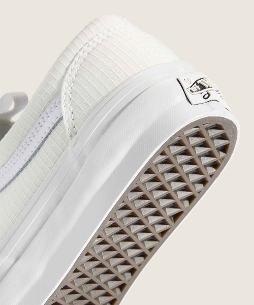 VANS(バンズ)の「PREMIUM オールドスクール 36 ジップ / LX Old Skool 36 Zip Aspen Ice VN000DAAEZY1(スニーカー・メンズ・ホワイト・10/9.5/9/8.5/8/7.5/7/6.5/6/5.5/5/11/10.5)」の6枚目の写真