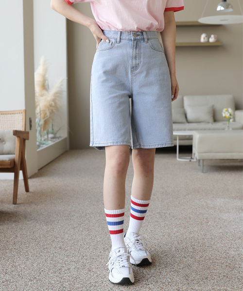 BBAEBBAE(ペッペ)の「ワイドフィットバミューダ5部デニムショートパンツ(その他パンツ・レディース・ブルー・SMALL/MEDIUM/LARGE/X-LARGE)」の1枚目の写真