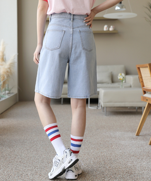 BBAEBBAE(ペッペ)の「ワイドフィットバミューダ5部デニムショートパンツ(その他パンツ・レディース・ブルー・SMALL/MEDIUM/LARGE/X-LARGE)」の2枚目の写真