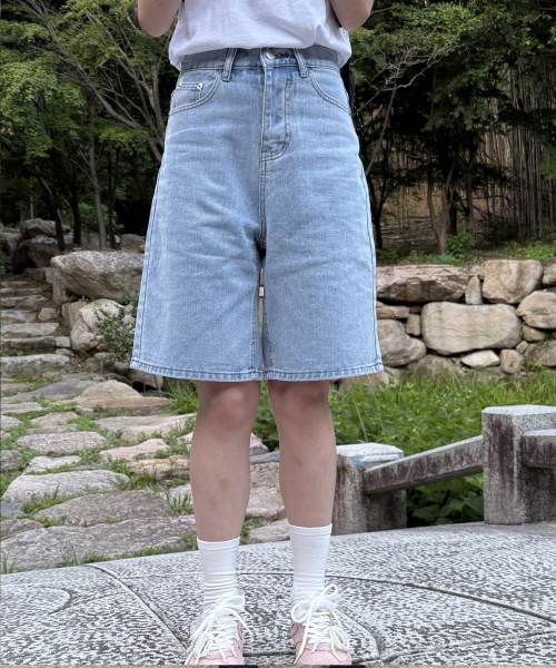 BBAEBBAE(ペッペ)の「ワイドフィットバミューダ5部デニムショートパンツ(その他パンツ・レディース・ブルー・SMALL/MEDIUM/LARGE/X-LARGE)」の8枚目の写真