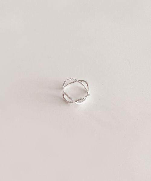CODE.H（コード エイチ）の「(Silver 925) Wave Towing（リング・レディース・その他・FREE）」の2枚目の写真