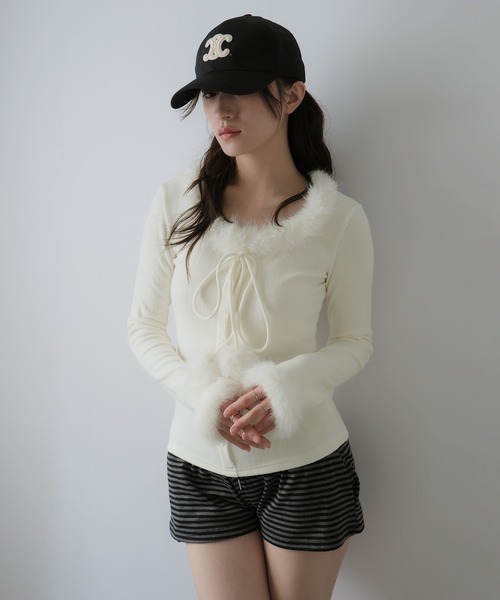 Ulysses(ユリシス)の「ファー付きポンポンリボンボタントップス(Tシャツ/カットソー・レディース・ブラウン/ホワイト/ダークグレー・F)」の15枚目の写真