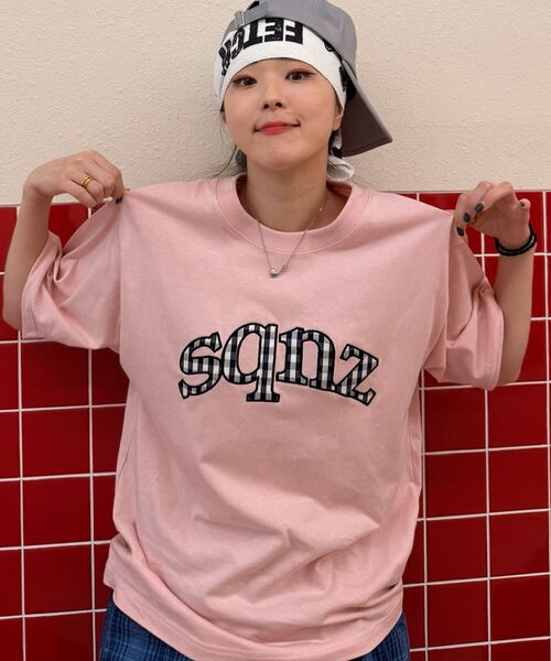 SEQUENZ(シークエンズ)の「※WEB限定 / チェック柄ワッペン / ギンガムチェックワッペン半袖T /sqnz gingham applique tee(Tシャツ/カットソー・メンズ・ブラック/ダークネイビー/ホワイト/ライトピンク・MEDIUM/SMALL/LARGE)」の4枚目の写真