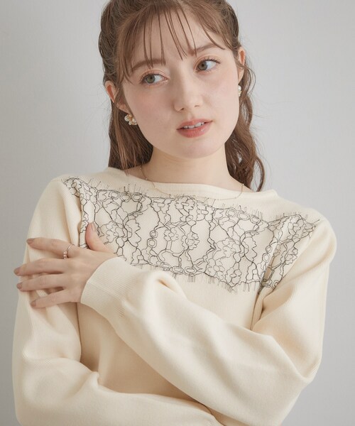 couture brooch(クチュールブローチ)の「【洗える・通勤】レース ドッキング ニット(ニット/セーター・レディース・オフホワイト/チャコールグレー/サンドベージュ・36/38/40/42)」の4枚目の写真