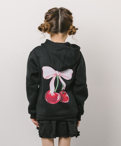 URBAN CHERRY（アーバンチェリー）の「リボンチェリーバッグロゴプリントフーディ（その他トップス・キッズ・ピンク/ブラック・130cm/120cm/140cm/110cm/150cm）」の8枚目の写真