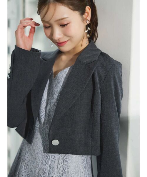 MERCURYDUO（マーキュリーデュオ）の「【セットアップ着用可】クロップドジャケット（テーラードジャケット・レディース・チャコールグレー/アイボリー・FREE）」の2枚目の写真