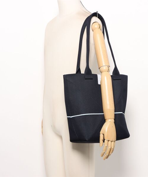 DRAW（ドロー）の「DRAW(ドロー) / 折り畳み式バッグ LARGE Fold Bag Medium（ハンドバッグ・レディース・ブラック/ベージュ/ネイビー/ダークブラウン・FREE）」の16枚目の写真