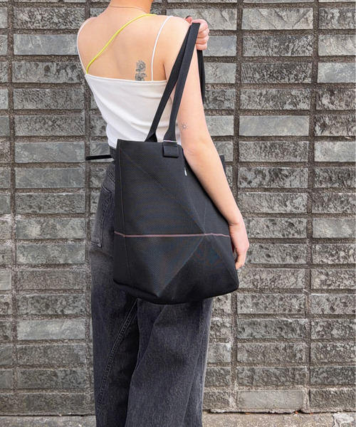 DRAW（ドロー）の「DRAW(ドロー) / 折り畳み式バッグ LARGE Fold Bag Medium（ハンドバッグ・レディース・ブラック/ベージュ/ネイビー/ダークブラウン・FREE）」の5枚目の写真