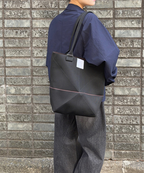 DRAW（ドロー）の「DRAW(ドロー) / 折り畳み式バッグ LARGE Fold Bag Medium（ハンドバッグ・レディース・ブラック/ベージュ/ネイビー/ダークブラウン・FREE）」の6枚目の写真