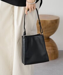 RIVE DROITE | 予約【5段階の長さ調節可能】スムース牛革スクエアショルダー(ショルダーバッグ)