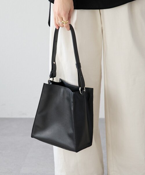 RIVE DROITE（リヴドロワ）の「予約【5段階の長さ調節可能】スムース牛革スクエアショルダー（ショルダーバッグ・レディース・グリーン/ブラック・FREE）」の17枚目の写真