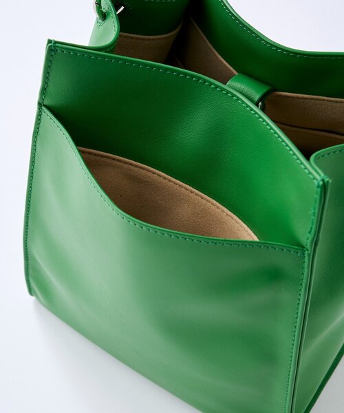 RIVE DROITE（リヴドロワ）の「予約【5段階の長さ調節可能】スムース牛革スクエアショルダー（ショルダーバッグ・レディース・グリーン/ブラック・FREE）」の9枚目の写真