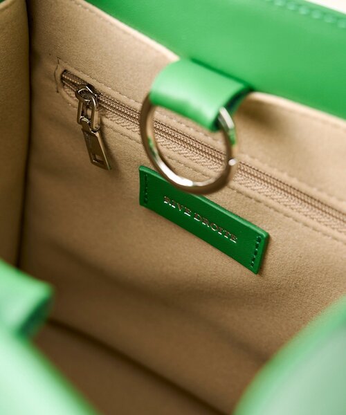 RIVE DROITE（リヴドロワ）の「予約【5段階の長さ調節可能】スムース牛革スクエアショルダー（ショルダーバッグ・レディース・グリーン/ブラック・FREE）」の5枚目の写真