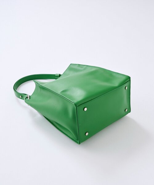 RIVE DROITE（リヴドロワ）の「予約【5段階の長さ調節可能】スムース牛革スクエアショルダー（ショルダーバッグ・レディース・グリーン/ブラック・FREE）」の3枚目の写真