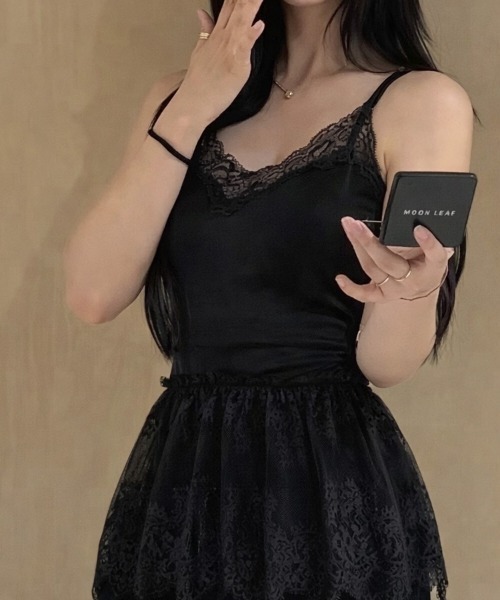 CLOTHY(クロシィ)の「【レイヤードに、きゅんとするレース。】カップ付レースレイヤードキャミ(キャミソール・レディース・ブラック/オフホワイト/アイボリー・FREE)」の3枚目の写真