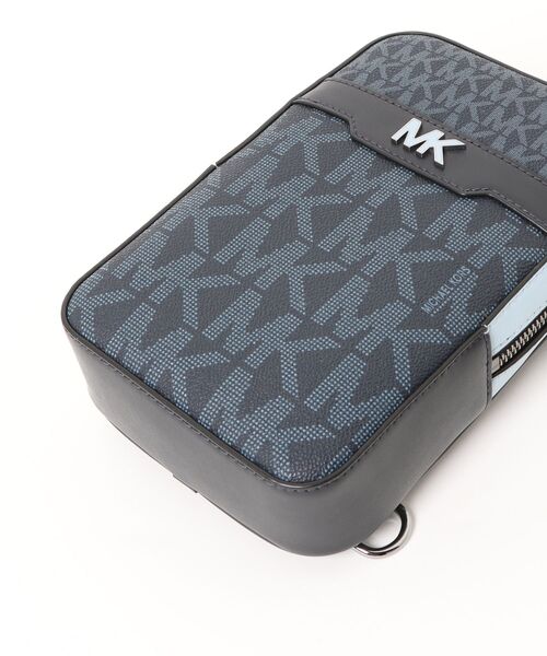 MICHAEL KORS(マイケルコース)の「COOPER スリングパック スモール - MKシグネチャー(バックパック/リュック・メンズ・ブルー系その他・FREE)」の3枚目の写真