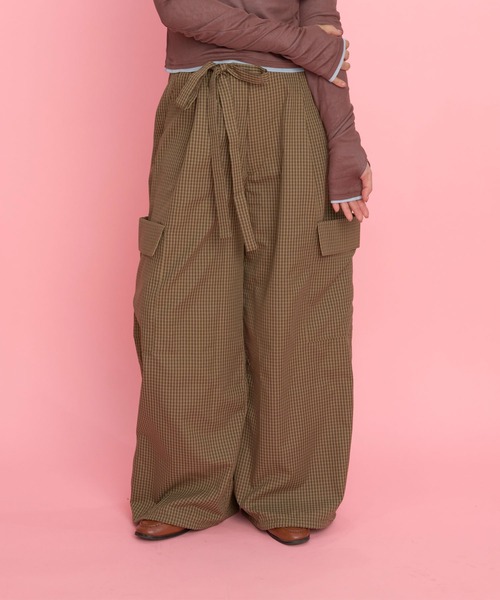Nora Lily elle(ノラリリーエル)の「【Nora Lily】「elle」Cargo Check Wide Pants(デニムパンツ・レディース・ネイビー/ブラウン/ホワイト・FREE)」の1枚目の写真