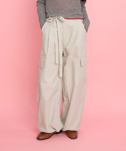 Nora Lily elle(ノラリリーエル)の「【Nora Lily】「elle」Cargo Check Wide Pants(デニムパンツ・レディース・ネイビー/ブラウン/ホワイト・FREE)」の2枚目の写真