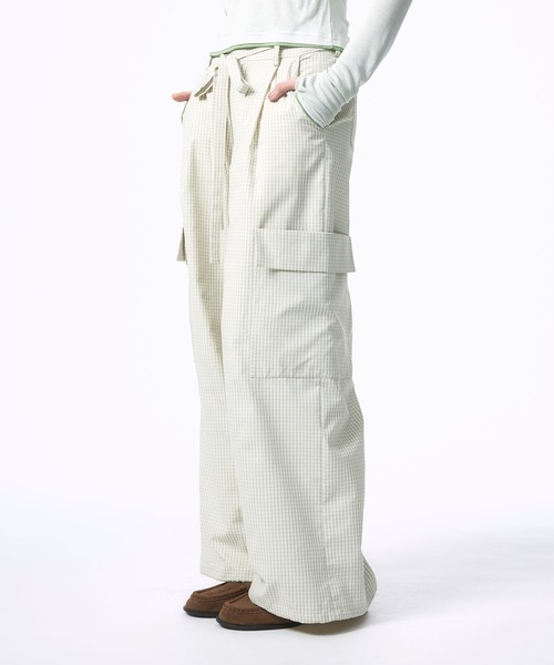 Nora Lily elle(ノラリリーエル)の「【Nora Lily】「elle」Cargo Check Wide Pants(デニムパンツ・レディース・ネイビー/ブラウン/ホワイト・FREE)」の4枚目の写真