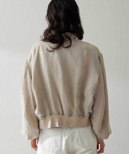 Whim Gazette(ウィムガゼット)の「シルキーキュプラブルゾン(MA-1・レディース・カーキ/ベージュ・FREE)」の8枚目の写真