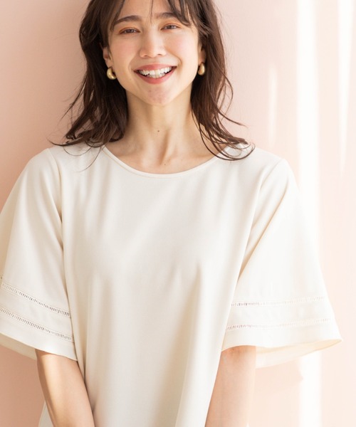 SHOO・LA・RUE(シューラルー)の「ハシゴレースフレアスリーブTシャツ(Tシャツ/カットソー・レディース・オフホワイト/ブラック・02/03)」の1枚目の写真
