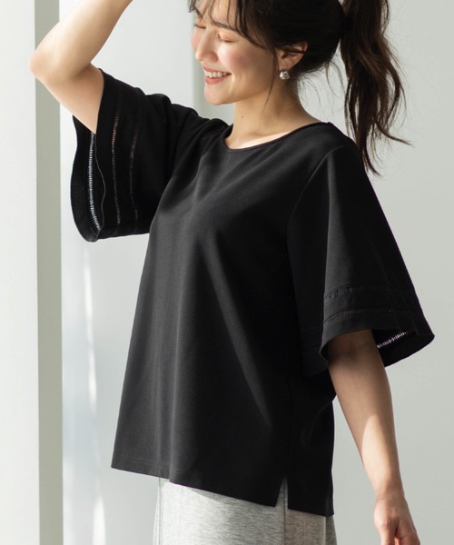 SHOO・LA・RUE(シューラルー)の「ハシゴレースフレアスリーブTシャツ(Tシャツ/カットソー・レディース・オフホワイト/ブラック・02/03)」の2枚目の写真
