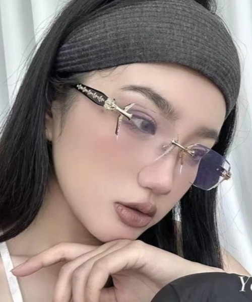 VIBGYOR（ヴィブジョー）の「Y2K リムレスメガネ ユニセックス HIPHOP 韓国(BDS)（メガネ・メンズ・シルバー/ゴールド・FREE）」の2枚目の写真