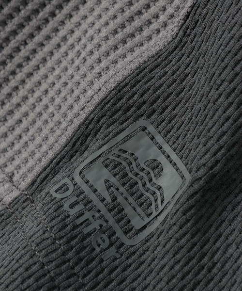The DUFFER of ST.GEORGE（ザダファーオブセントジョージ）の「QUICK DRY WAFFLE LONG SLEEVE TEE：吸水速乾 ワッフルTシャツ / サーマル ロンT / テックウェア / アウトドアトップス（Tシャツ/カットソー・メンズ・ブラック/グレー・MEDIUM/X-LARGE/LARGE）」の14枚目の写真