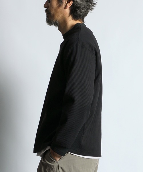 The DUFFER of ST.GEORGE（ザダファーオブセントジョージ）の「QUICK DRY WAFFLE LONG SLEEVE TEE：吸水速乾 ワッフルTシャツ / サーマル ロンT / テックウェア / アウトドアトップス（Tシャツ/カットソー・メンズ・ブラック/グレー・MEDIUM/X-LARGE/LARGE）」の7枚目の写真