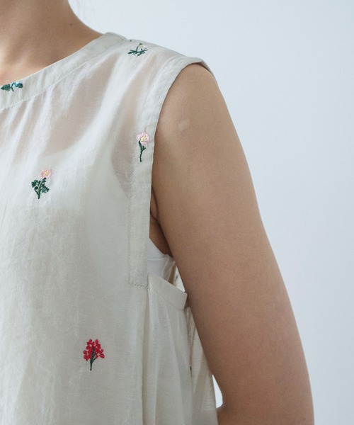 yuni（ユニ　）の「Cotton/Nylon sheer floral刺繍　ワンピース（ワンピース・レディース・ベージュ/グレー・FREE）」の10枚目の写真
