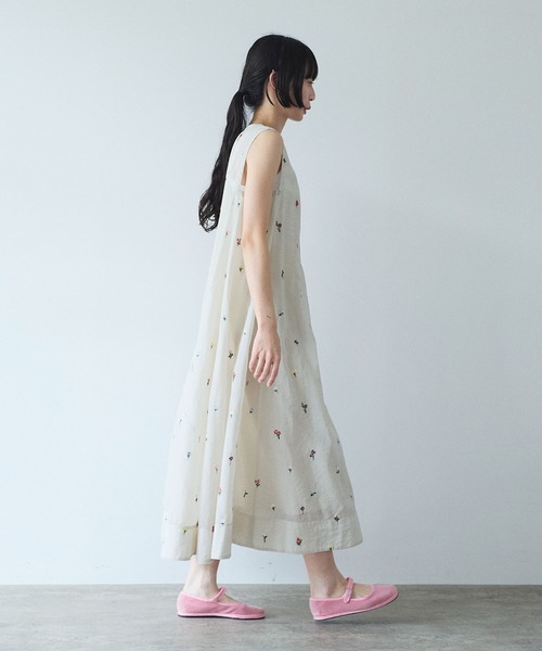 yuni（ユニ　）の「Cotton/Nylon sheer floral刺繍　ワンピース（ワンピース・レディース・ベージュ/グレー・FREE）」の3枚目の写真