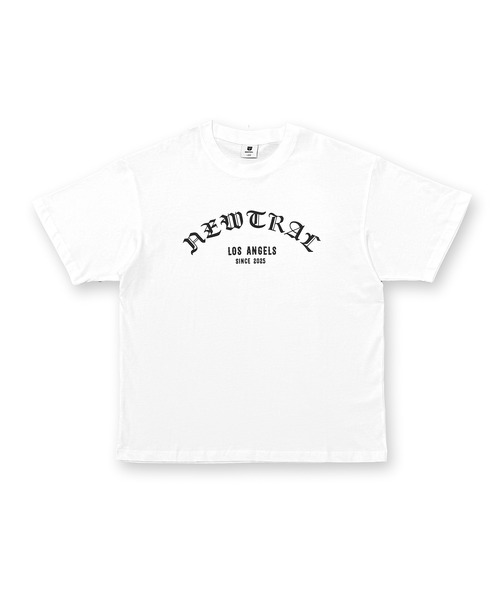 ムラサキスポーツ(ムラサキスポーツ)の「NEWTRAL/ニュートラル 半袖 Tシャツ ロゴ オールドイングリッシュ NT2262014(Tシャツ/カットソー・メンズ・ホワイト/ブラック・M/L/XL)」の1枚目の写真