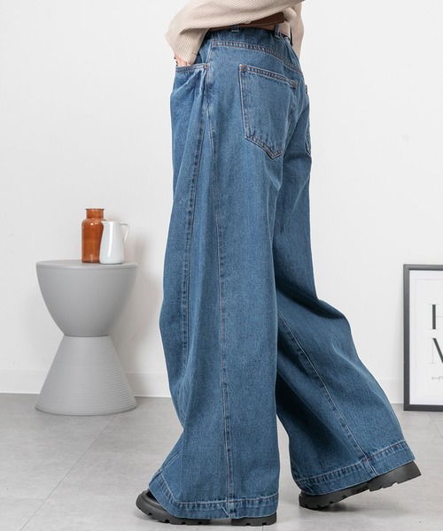 LARU（ラルー）の「ミドルウエスト ルーズワイドパンツ（デニムパンツ・レディース・ブルー/ブルー系その他/ネイビー/ライトブルー/グレー系その他・M/L）」の4枚目の写真