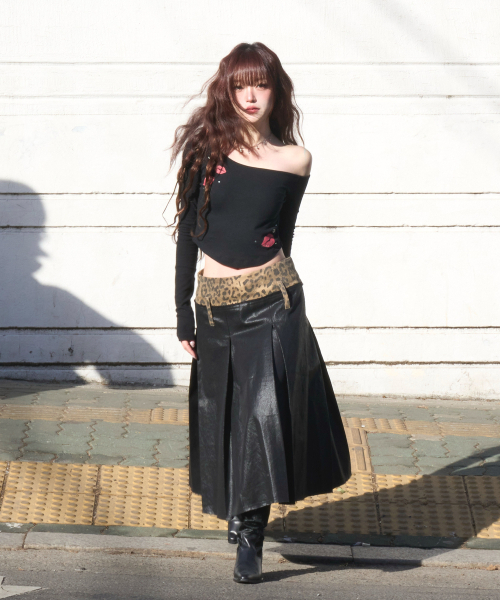 CHERRYQUIRI(チェリーキュリー)の「love bite one shoulder - black(Tシャツ/カットソー・レディース・その他・FREE)」の4枚目の写真