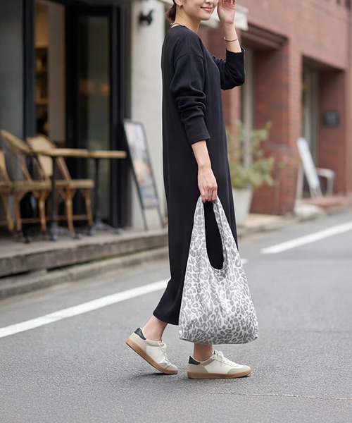 STYLE DELI（スタイルデリ）の「リブ生地relaxストレートワンピース（ワンピース・レディース・ライトブルー/ブラック・02/01）」の4枚目の写真