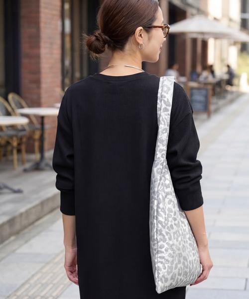 STYLE DELI（スタイルデリ）の「リブ生地relaxストレートワンピース（ワンピース・レディース・ライトブルー/ブラック・02/01）」の6枚目の写真