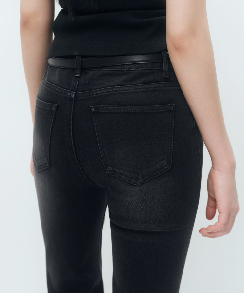 MUSINSA STANDARD WOMAN（ムシンサスタンダードウーマン）の「[クールタンダード] ウィメンズ ローライズ スリムフレア デニムパンツ [ウォッシュドブラック]（デニムパンツ・レディース・その他・24/25/26/27/28/29/30）」の8枚目の写真