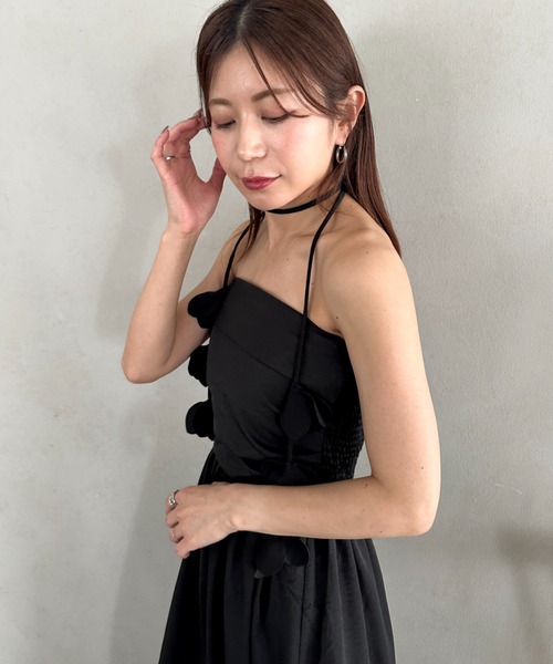 MYMOOD.(マイムード)の「2WAYフラワーモチーフネックリボン付きチューブトップワンピース ロングワンピース(ワンピース・レディース・ブラック/アイボリー・FREE)」の15枚目の写真
