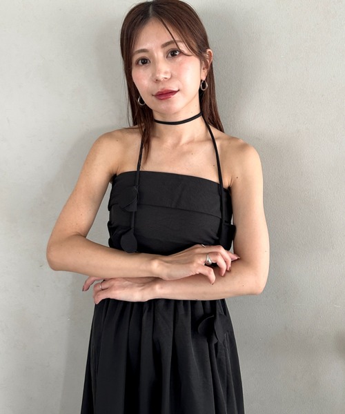 MYMOOD.(マイムード)の「2WAYフラワーモチーフネックリボン付きチューブトップワンピース ロングワンピース(ワンピース・レディース・ブラック/アイボリー・FREE)」の14枚目の写真